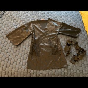 Victoria’s Secret black silky robe— SZ S/M